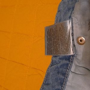 Curvy modern boot  jeans.